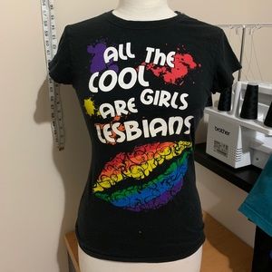 All the cool girls are lesbians tee